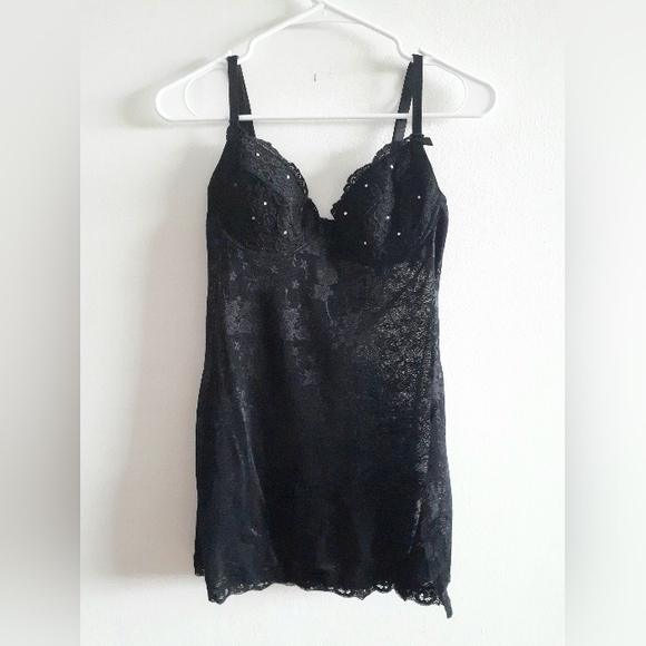 Lace nightie/dress with diamond detail and matching undies - Picture 3 of 16